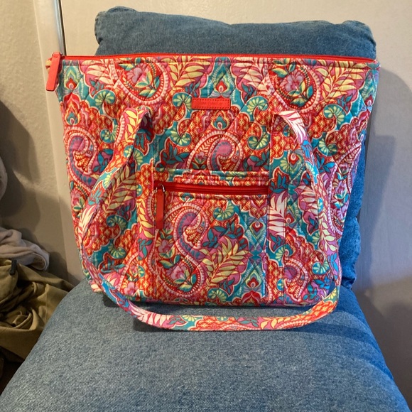Vera Bradley Handbags - VERA BRADLEY TOTE BAG. Paradise Paisley. NWT.